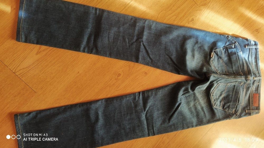 Jeans salsa direitos push up wonder