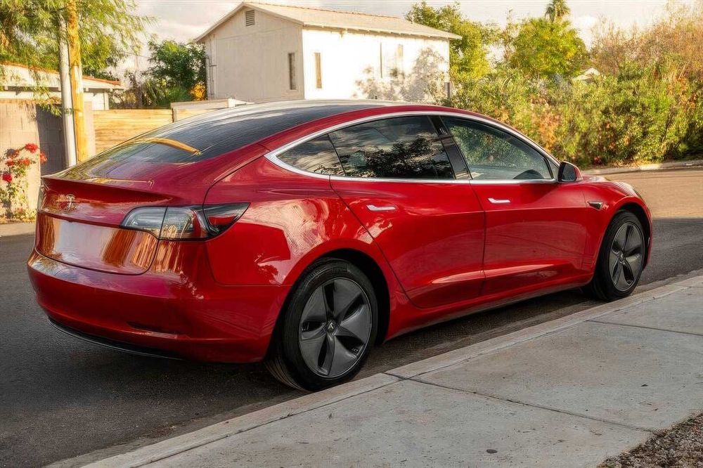 Tesla Model 3      2020