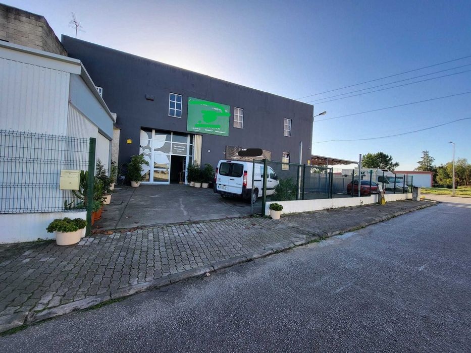 Armazém versátil para arrendamento: total ou metade