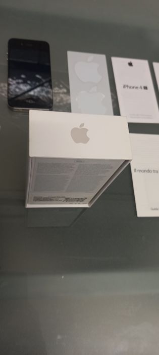 Apple IPhone 4S na caixa