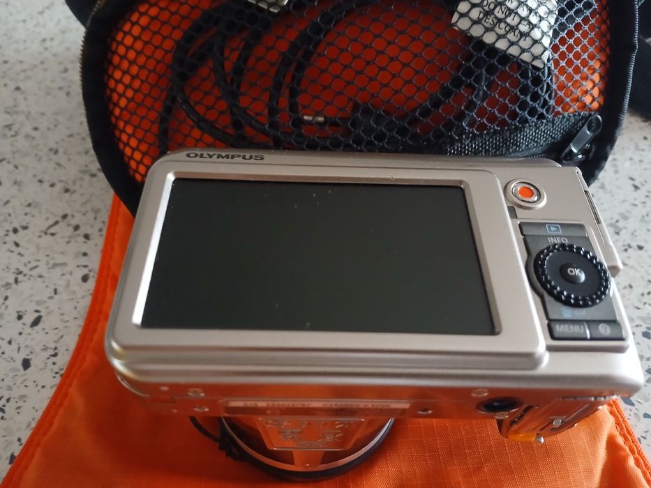 Olympus SP-800UZ