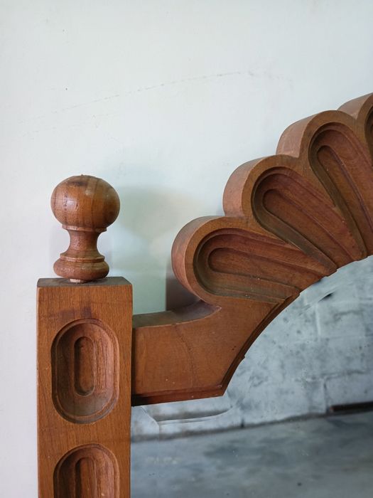 Belíssimo espelho em talha de madeira artesanal, medidas 90/50cm
Perfe