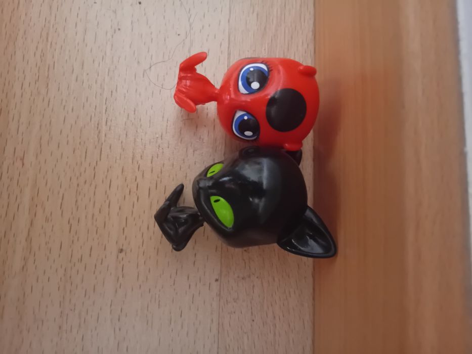 Ladybug, cat noir e os kwamis( tikki e plagg)