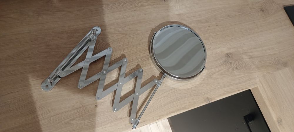 Lusterko kosmetyczne ścienne