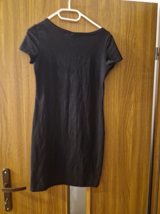 Czarna krótka sukienka