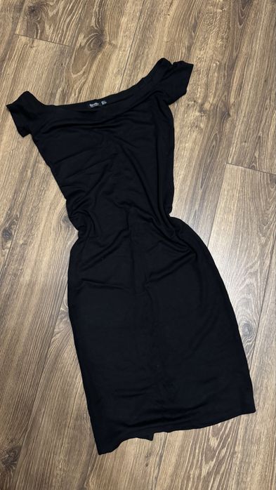 Чорна сукня від Bershka