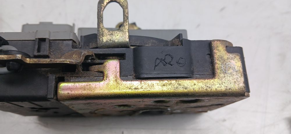 Fechadura / fecho porta frente direito PEUGEOT 206 SW (2E/K)