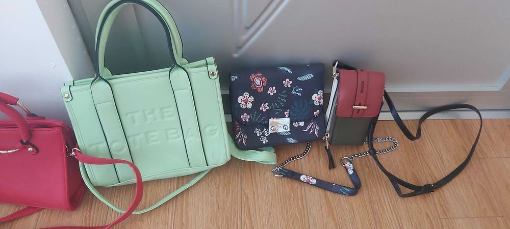 Vendo bolsas senhora como novas.