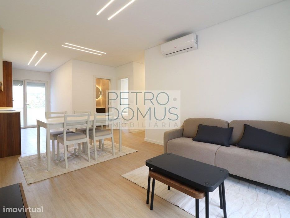 T3 Com 3 Wc Em Prédio Totalmente Remodelado - Almada