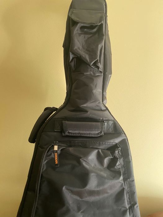 Guitarra clássica APC ANTÓNIO CARVALHOcompletament nova ofereço estojo