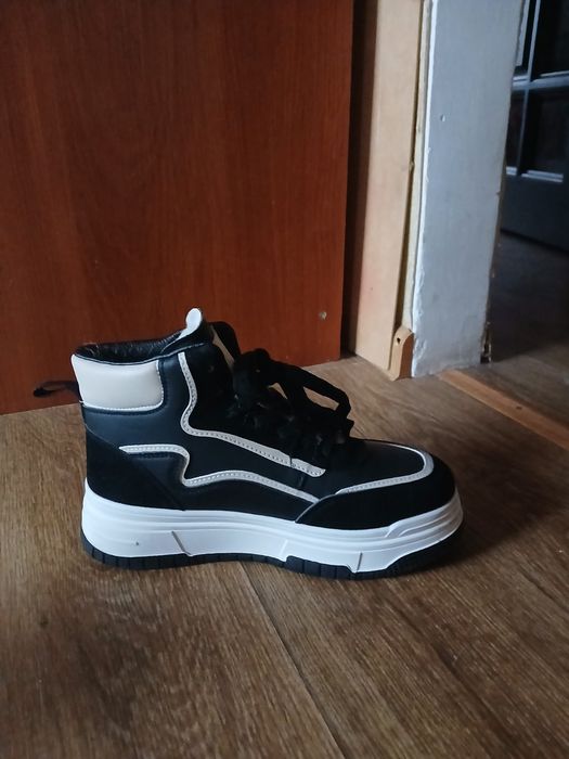 Ботинки сапоги кеди кросівки зимові