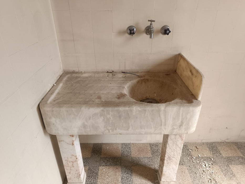 Pia em pedra de mármore