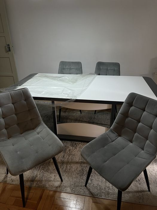 Conjunto Mesa e Cadeiras