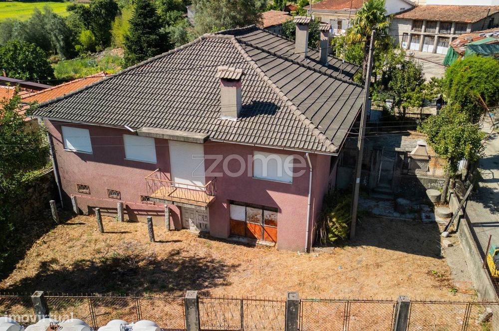 Moradia individual T4 com área total de 625 m2 na Póvoa de Lanhoso