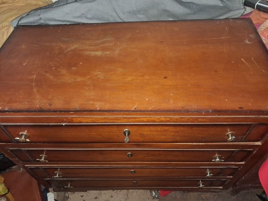 Cómoda madeira antiga com chave