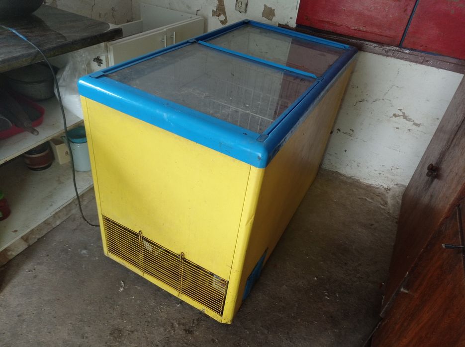 Морозильна камера лари