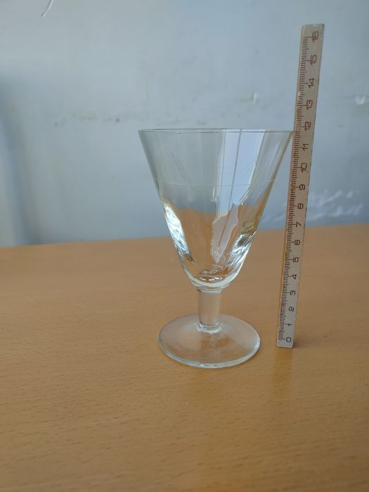 Conjunto de copos antigos desenhados á mão.