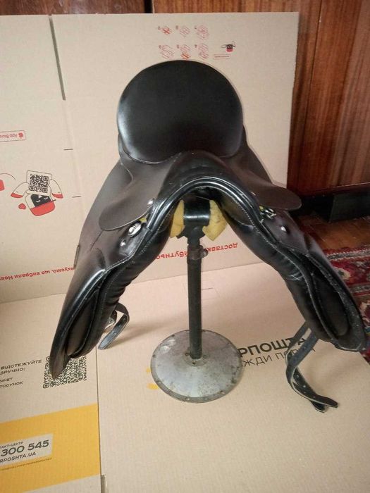 Продам  выездковое седло Rider для лошади б/у