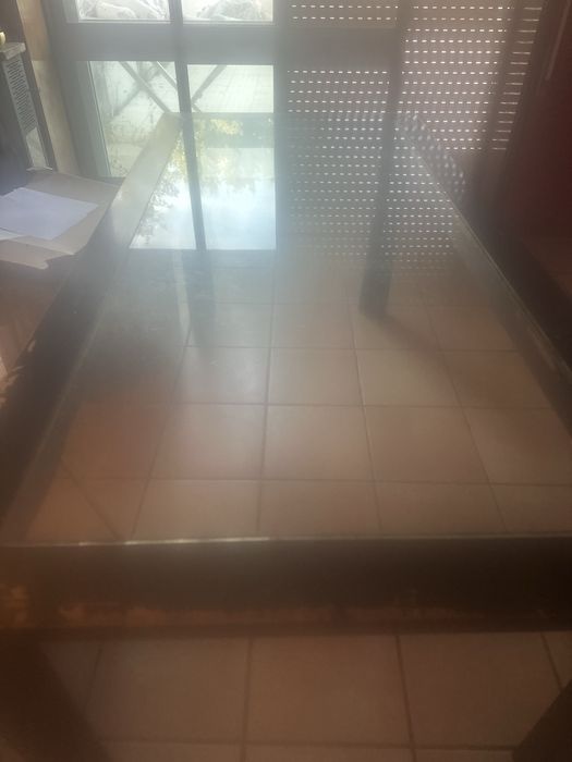 Mesa de 1,80X88 com tampo em vidro