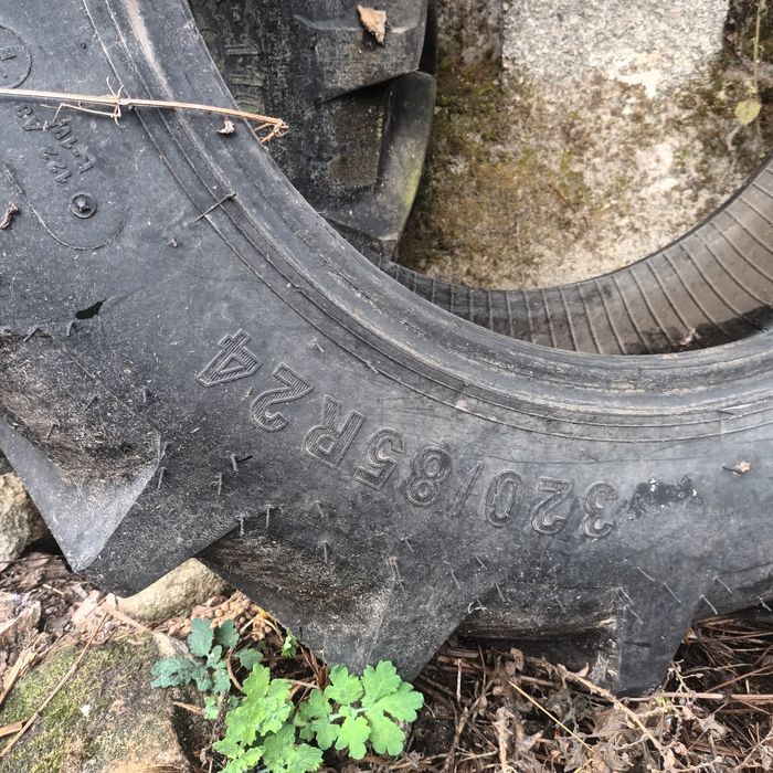 Vendo pneus para trator agrícola