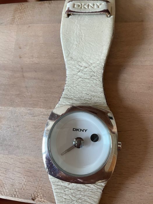 Relógio DKNY (bracelete em pele)
