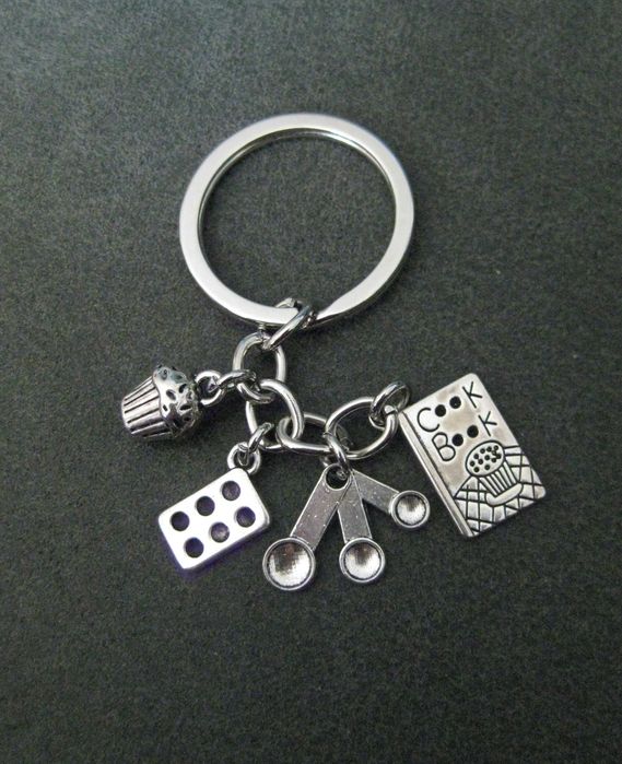 Porta Chaves Esteticista c/ Gancho e Pompom NOVO