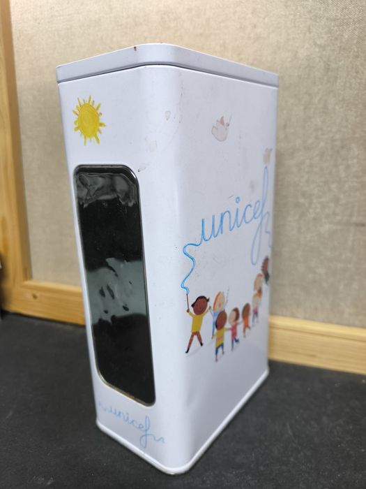 Lata Decorativa Metálica UNICEF - Colecionável
Lata metálica vertical