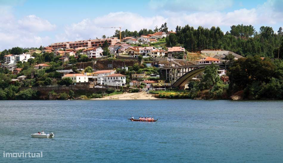 Lote para Construção Moradia 4 Frentes (encosta Rio Douro)