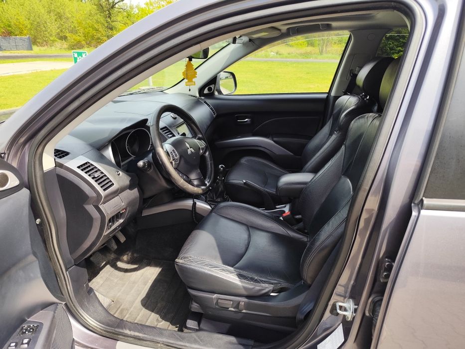 Mitsubishi Outlander 2