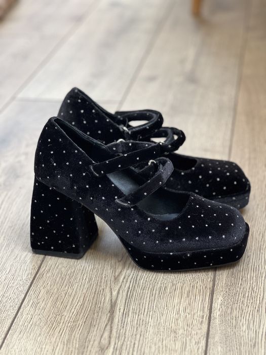 Оксамитові туфлі