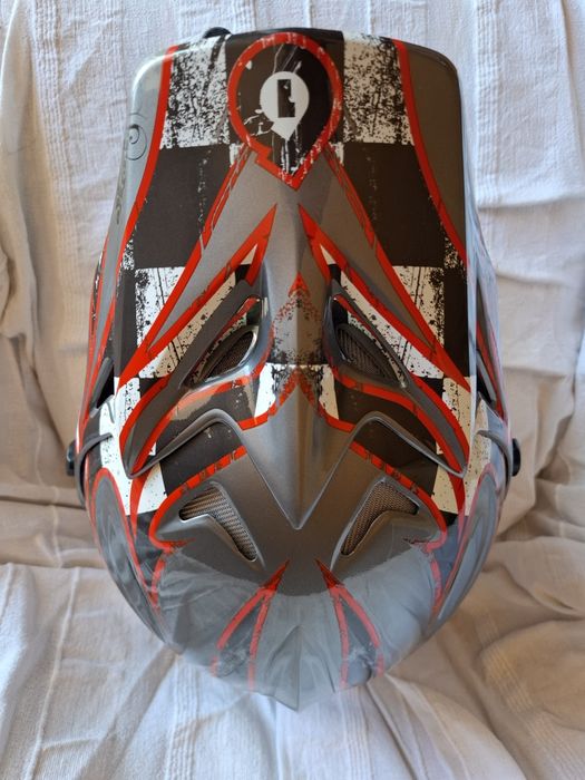 Capacete SixSixOne Strike