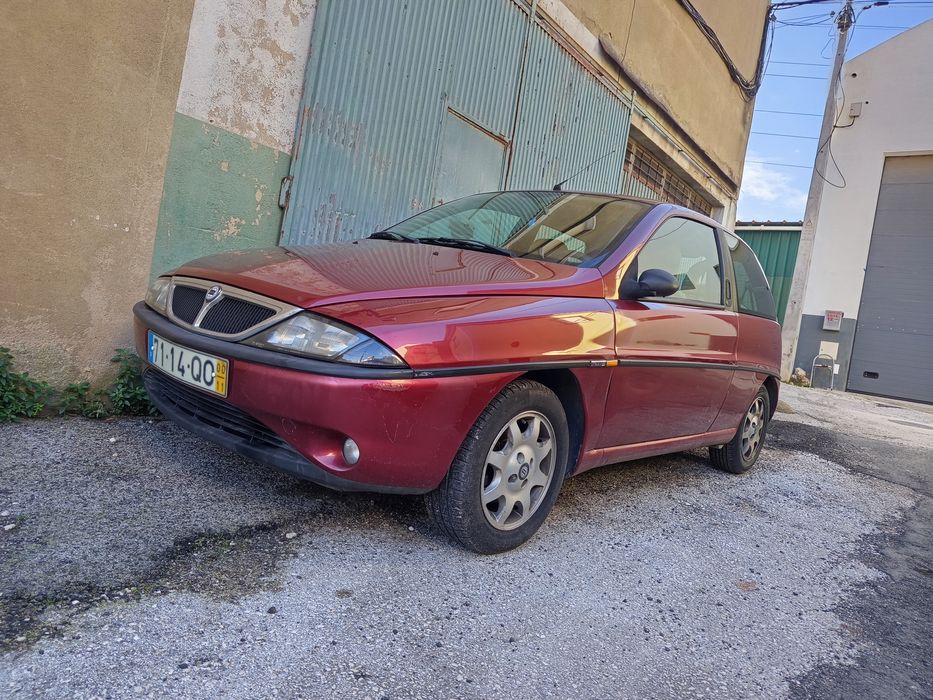 Lancia Y10 com junta queimada