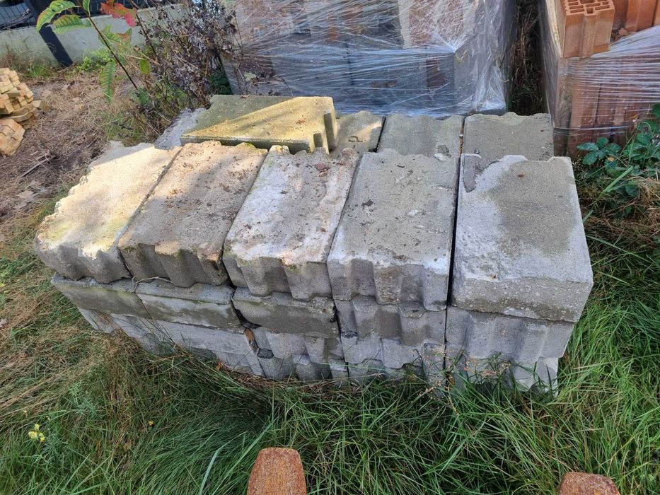 Sprzedam pozostałości po budowie pustaki,nadproża,kształtki U,bloczki