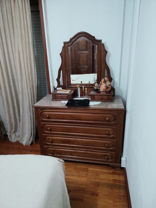 Quarto de casal com cómoda