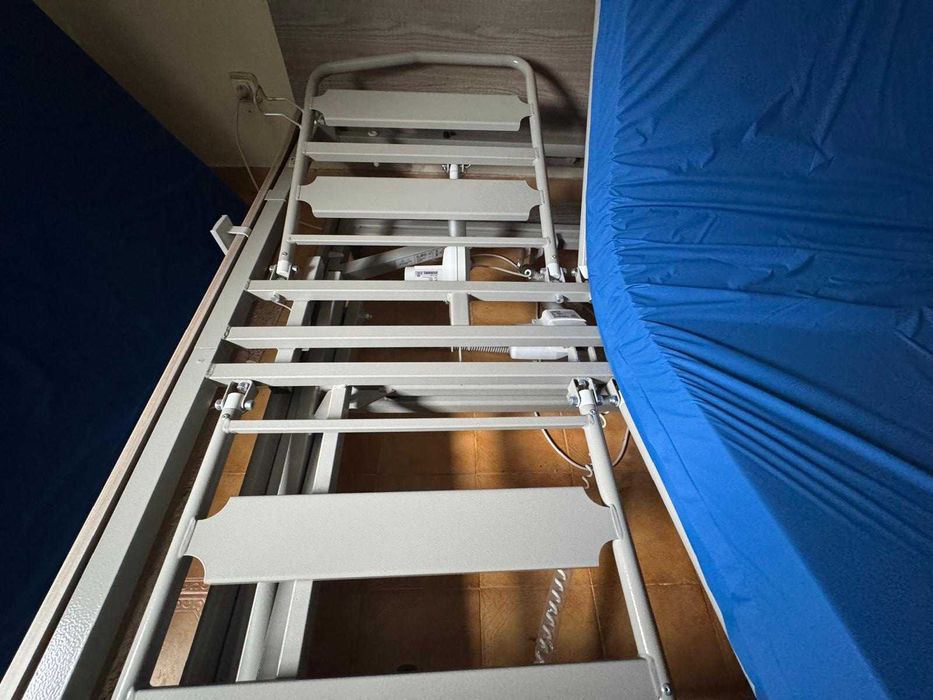 Cama de casal articulada com colchões viscoelásticos da marca Winncare - RESERVADA