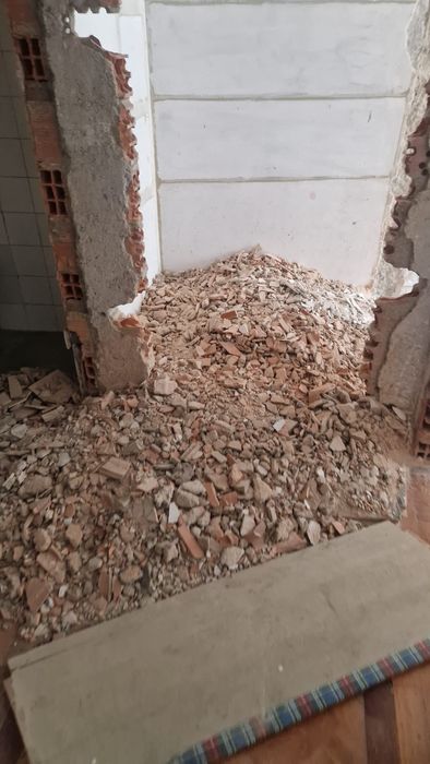 Demolição e retirada de entulho