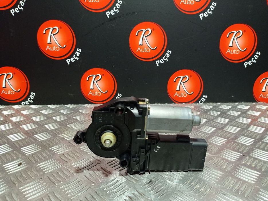 Motor Do Elevador Porta F.E Volkswagen Golf Iv (1J1)