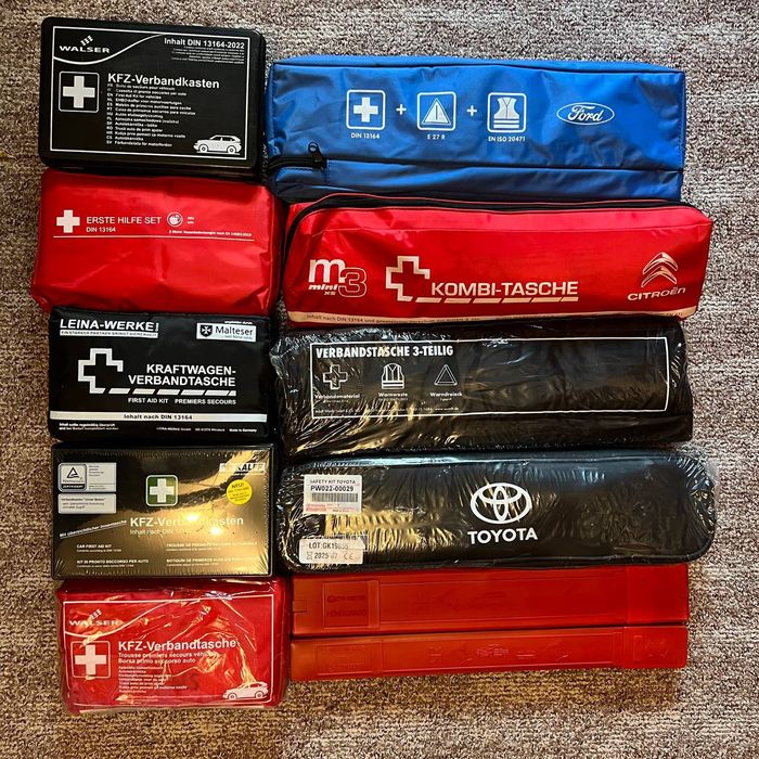 Продам крюк буксировочный BMW,VAG,аптечки, аварийные знаки ..