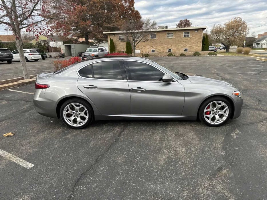 Alfa Romeo Giulia      2018