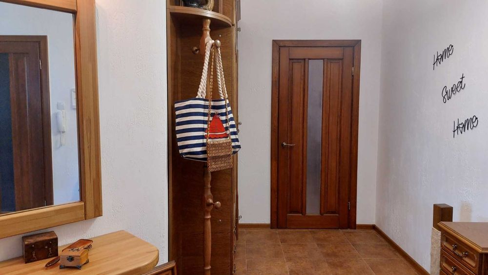 Продается 3-комнатная квартира с видом на лиман пгт.Таирова