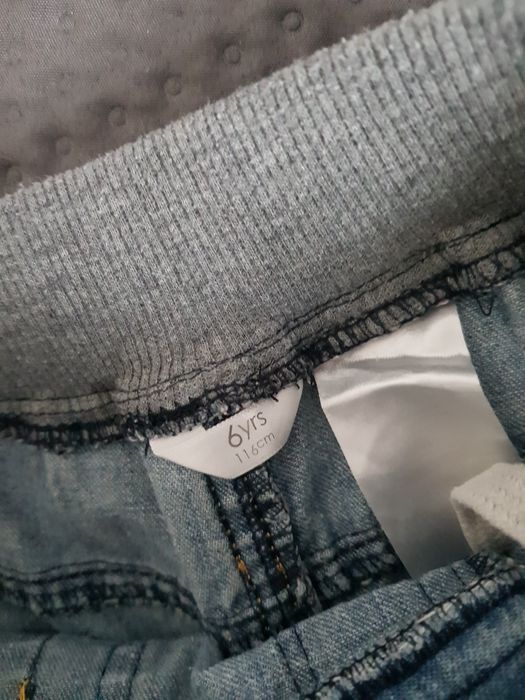 Dwie pary spodni 116 chłopięce jeansy dresowe joggery