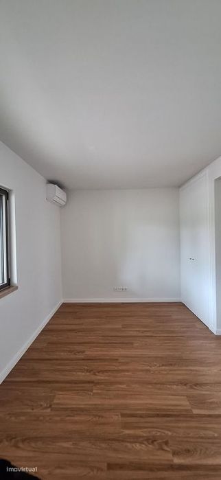 Apartamento T2 com jardim, Loures