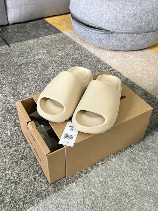 adidas Yeezy Slide Bone   R. 37