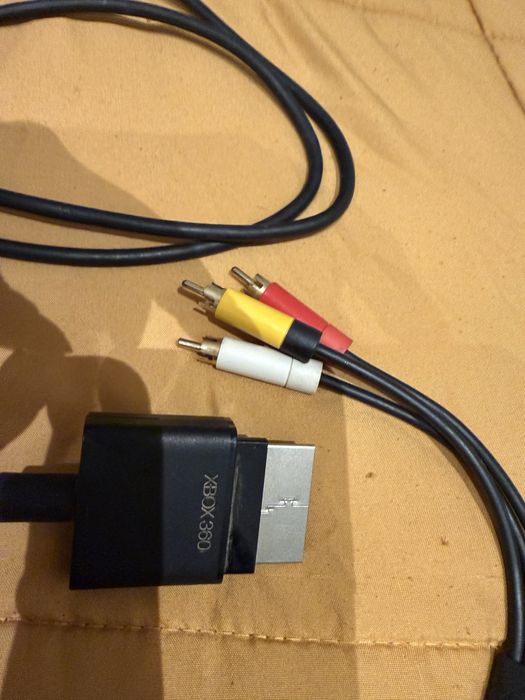 Cabo AV Composto oficial para Xbox 360, fabricado pela Microsoft.