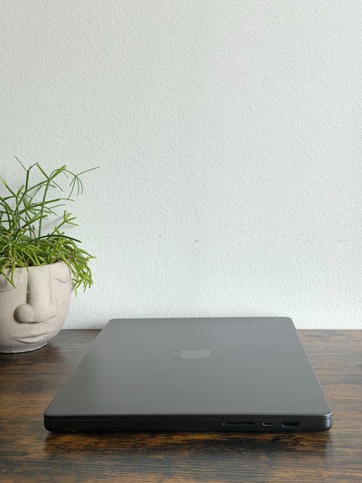 MacBook Pro 16” M4 Pro  | 24GB RAM |  1TB SSD |