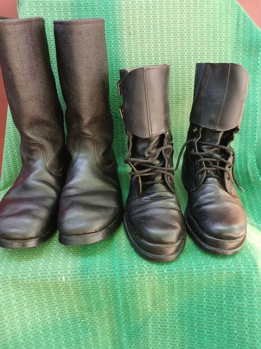 Кирзові чоботи , берці.
