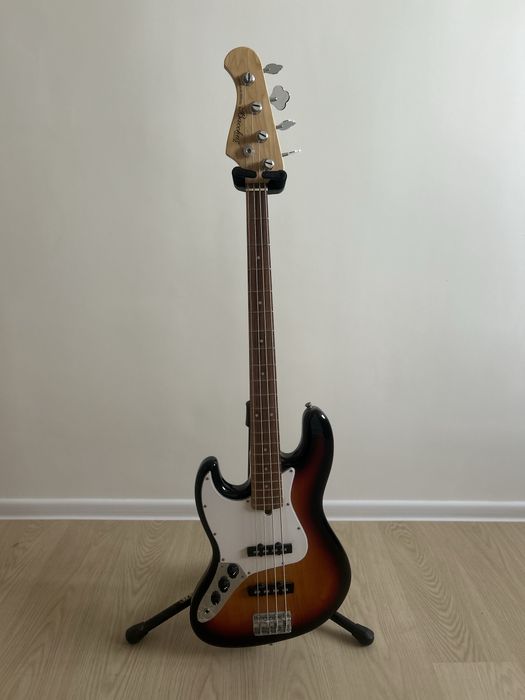 Leworęczna gitara basowa Bacchus Universe Series