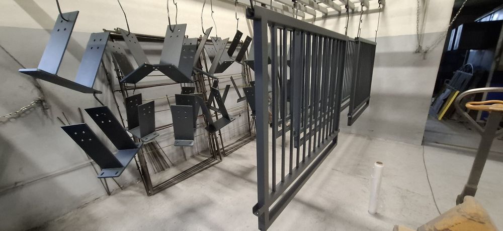 Malowanie lakierowanie proszkowe ogrodzenia , balustrady.