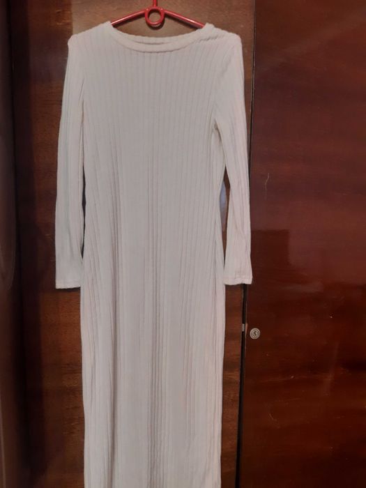 Сукня світла довга