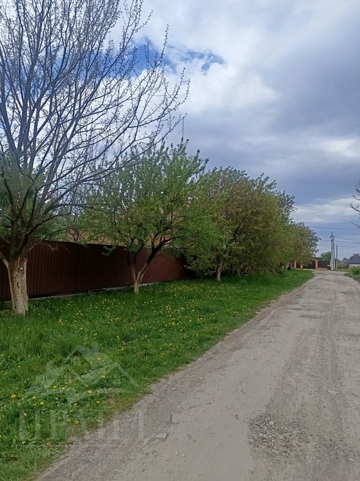 Приватний будинок на Роменській для втілення Ваших дизайнерських мрій